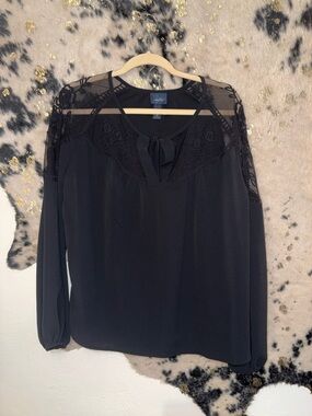 Daytrip Black Lace Yoke Long-Sleeve Blouse